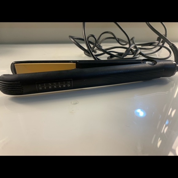 Kenneth Bernard 1” Flat Iron - Picture 2 of 5